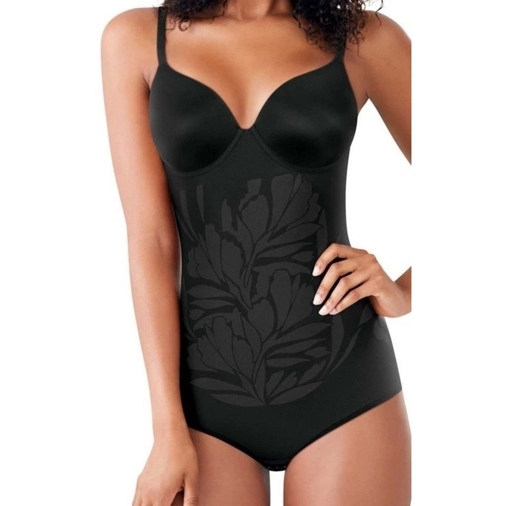 NEW Maidenform Flexees Bodyshaper Sculpts Ultra Firm Cool Comfort Small FLS075